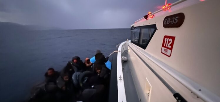 Muğla açıklarında 52 düzensiz göçmen kurtarıldı