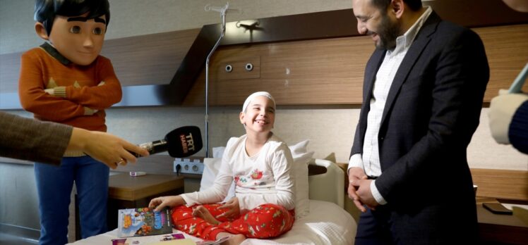 Rafadan Tayfa'nın karakterleri, distoni hastası Zeynep'i hastanede ziyaret etti