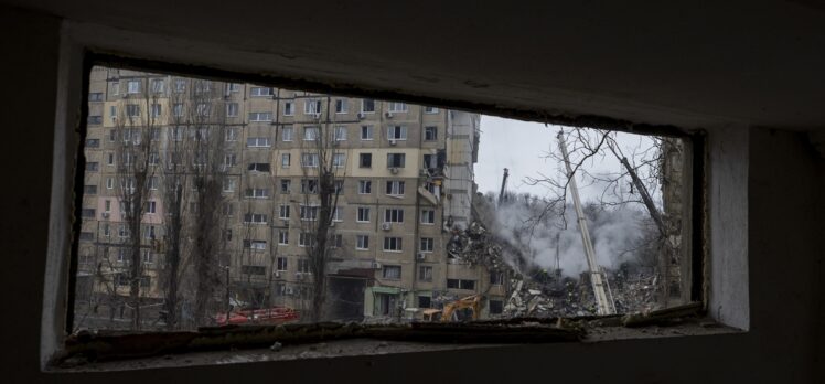 Zelenskiy, Rus ordusunun Dnipro'ya füze saldırısında ölü sayısının 25'e çıktığını duyurdu