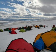 Sarıkamış Şehitleri anısına 63 dağcı Allahuekber Dağı'na tırmanıyor