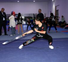 Sivas'ta şampiyon sporcuların anne ve babaları da wushu öğreniyor