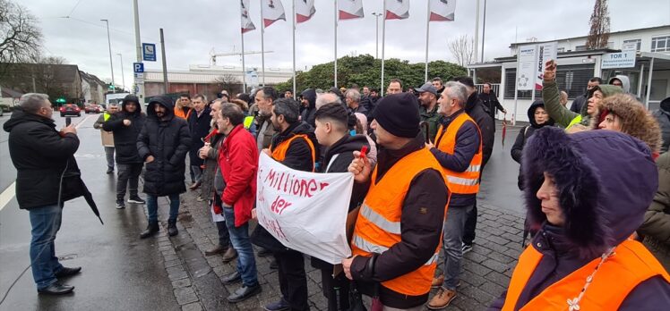 Solingen'de kapatılan fabrikanın çoğu Türk olan işçileri 12 gündür eylemde