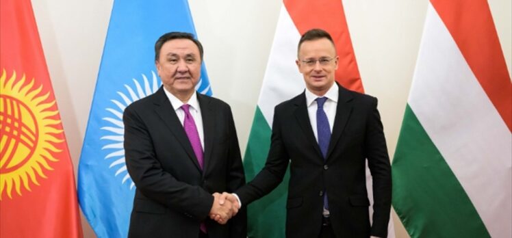 TDT Genel Sekreteri Ömüraliyev, Macaristan Dışişleri Bakanı Szijjarto ile görüştü