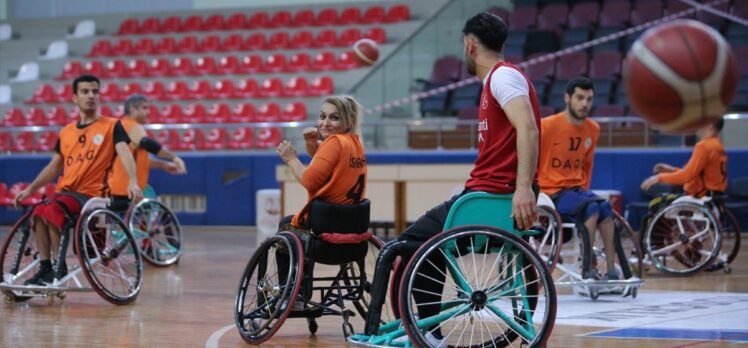 Tekerlekli sandalye basketbol takımının tek kadın sporcusu, şampiyonluk için ter döküyor