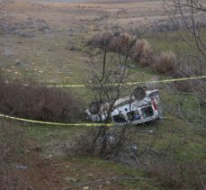 GÜNCELLEME – Tokat'ta uçuruma devrilen hafif ticari araçtaki 2 kişi öldü, 3 kişi yaralandı