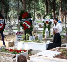 Trafik kazasında ölen müzisyen Hakan Yelbiz'in cenazesi Mersin'de defnedildi