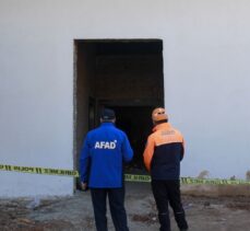Uşak'ta bir inşaatta göçük altında kalan 2 kişi kurtarıldı