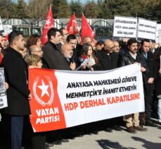 Vatan Partisi'nin HDP'nin kapatılması için AYM önünde başlattığı eylem sürüyor
