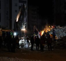 Adana'da arama kurtarma çalışmaları devam ediyor