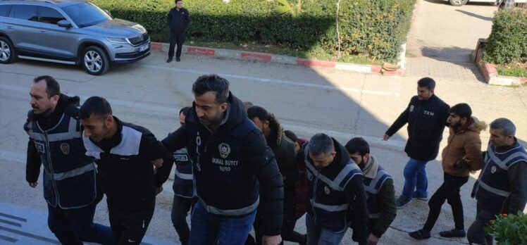 Adana'da pazarda kavga eden 6 Suriyeli sınır dışı edildi