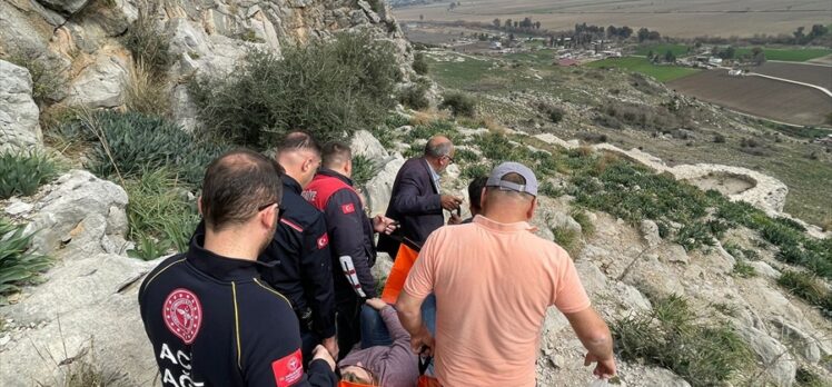 Adana'da Yılan Kalesi'nde düşen turist yaralandı