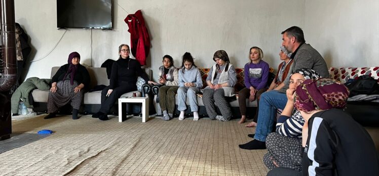 AK Parti'li Çankırı, Elbistan'daki mahalleleri ziyaret etti: