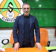 Alanyaspor'da teknik direktörlük görevine Ersun Yanal getirildi