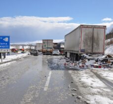 Amasya'da 6 aracın karıştığı kaza yüzünden ulaşım kontrollü sağlanıyor