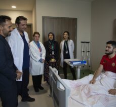 Ampute Milli Futbol Takımı Teknik Direktörü Osman Çakmak'tan depremzedelere moral ziyareti