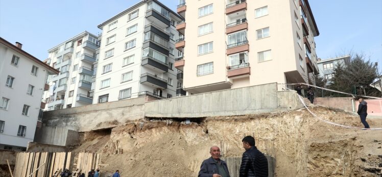 Ankara'da bitişiğindeki inşaat çalışması nedeniyle boşaltılan binalarda oturanlar evlerine girmeyi bekliyor
