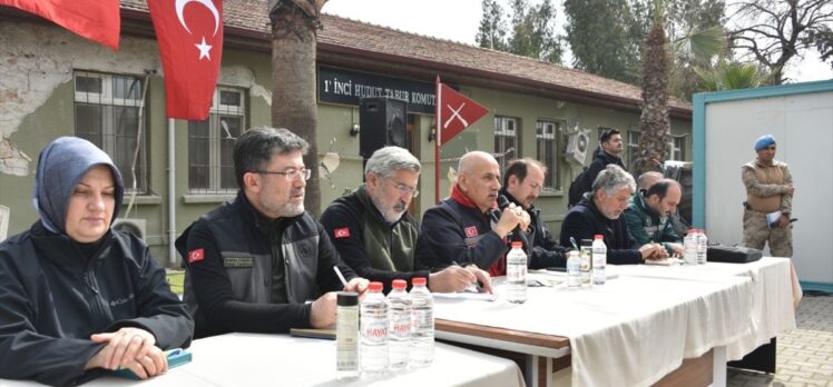 Bakan Kirişci Hatay'ın Kırıkhan ilçesinde çiftçilerle bir araya geldi: