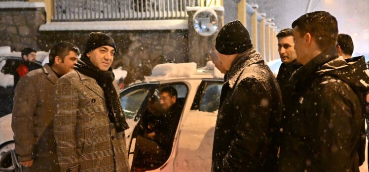 Bakan Soylu, yoğun kar yağışının etkili olduğu Ankara'da incelemelerde bulundu