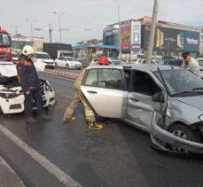 Beylikdüzü'nde 8 aracın karıştığı zincirleme kazada 2 kişi yaralandı
