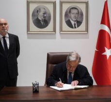 BM Genel Sekreteri, New York'ta Türkiye'deki depremler için açılan taziye defterini imzaladı