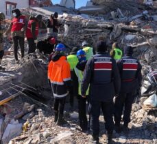 Bolu ve Karabük'te komandolardan depremzedelere destek