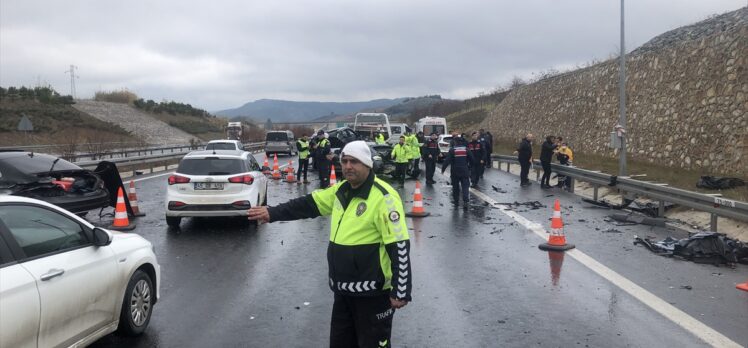 GÜNCELLEME – Bursa'da zincirleme trafik kazasında 4 kişi öldü, 6 kişi yaralandı