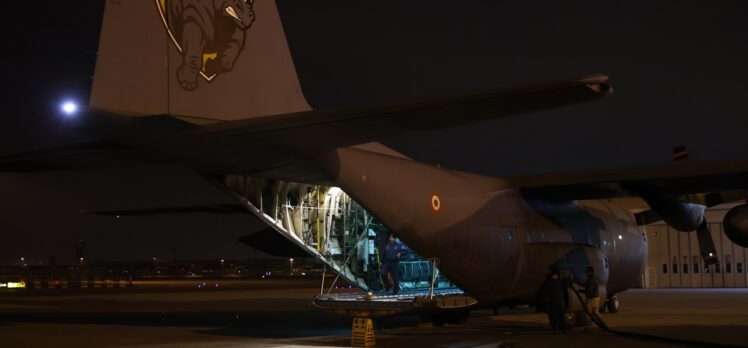 Çeşitli ülkelerden gelen yardımlar İstanbul'dan askeri uçaklarla deprem bölgesine gönderiliyor