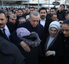 Cumhurbaşkanı Erdoğan, depremden etkilenen Şanlıurfa'da çadır kenti ziyaret etti