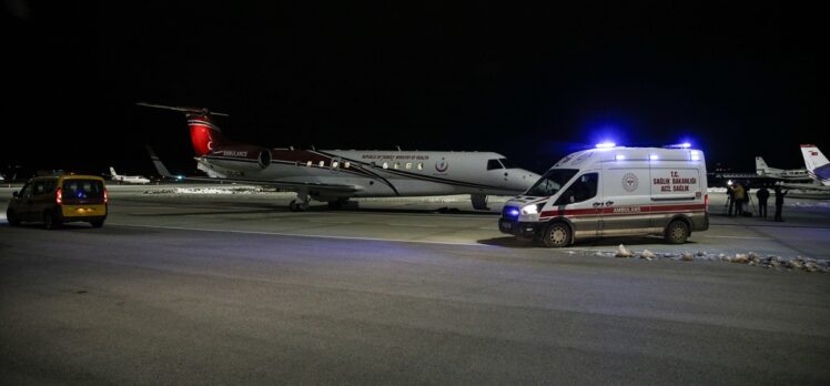 Deprem bölgesinde yaralanan 4 kişi daha ambulans uçakla Ankara'ya getirildi
