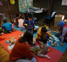 Deprem bölgesinden Kastamonu'ya getirilen çocuklara gönüllüler moral veriyor