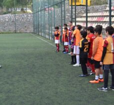 Depremden etkilenen çocuklar futbolla moral buluyor