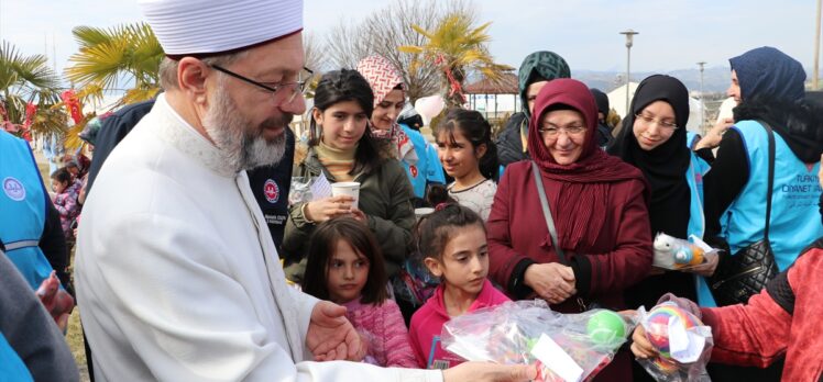 Diyanet İşleri Başkanı Erbaş, Kahramanmaraş'ta çadır kenti ziyaret etti: