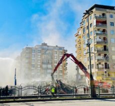 GÜNCELLEME – Diyarbakır'da yıkımına başlanan 9 katlı bina çöktü