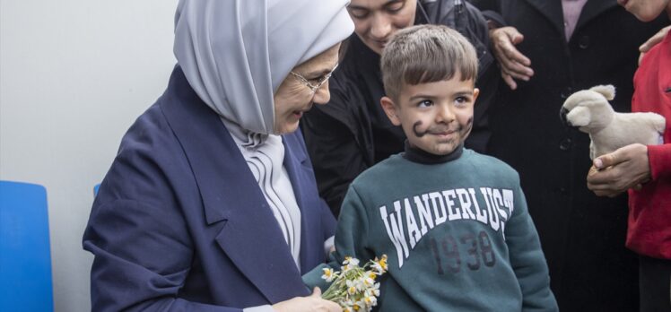 Emine Erdoğan, BM Habitat İcra Direktörü Sharif ile deprem bölgesinde
