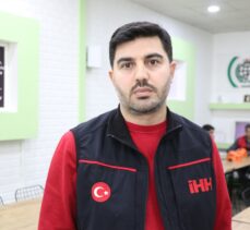 Enkazda hayat kurtaran İHH Erzurum ekibi şimdi de yardım faaliyetleri yürütüyor