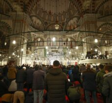 Miraç Kandili’nde İstanbul'daki camilerde depremde hayatını kaybedenler için dua edildi
