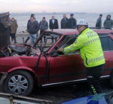 Fatih'te otomobille çarpışan aracın sürücüsü olay yerinden kaçtı