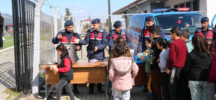 Gaziantep'in İslahiye ilçesinde depremzedeler için çadır kuruldu