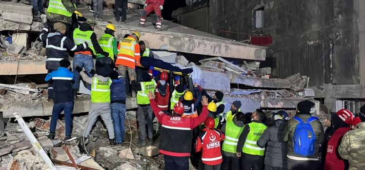 Gölcük depreminde enkazdan kurtuldu, Kahramanmaraş'ta afetzedelerin yardımına koştu