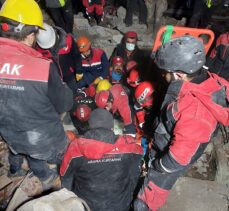 Hatay'da Akademi Arama Kurtarma Ekibi enkazdan 13 kişiyi kurtardı
