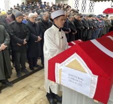 Hatay'da depremde hayatını kaybeden astsubay, annesi ve bebeğinin cenazesi Sakarya'da defnedildi