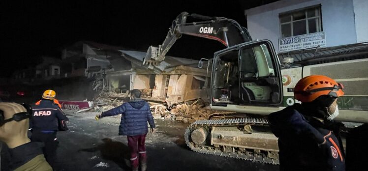 Hatay'da depremin ardından bir iş yerinde çökme meydana geldi
