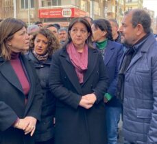 HDP Eş Genel Başkanı Buldan Diyarbakır'daki enkaz alanını inceledi