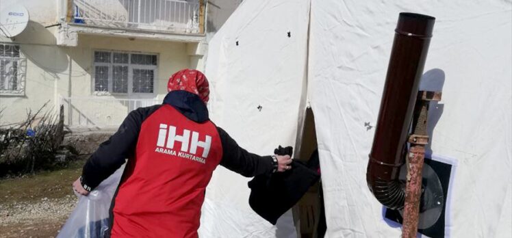 İHH, 5 bin 852 kişilik ekibiyle depremzedelere yardım ediyor