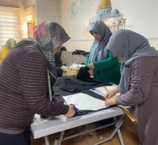 İHH'de gönüllü kadınlar depremzedeler için “hayır kermesi” açtı