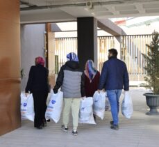 İstanbul'daki belediyelerin deprem bölgesine yardımları sürüyor