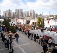İzmir'de spor kulüpleri deprem bölgesi için yardım toplamayı sürdürüyor