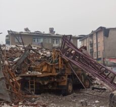 Kahramanmaraş merkezli ikinci depremde enkaz altında kalan askeri araç kışlasına taşındı
