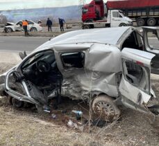 Karabük'te otomobille çarpışan hafif ticari aracın sürücüsü öldü