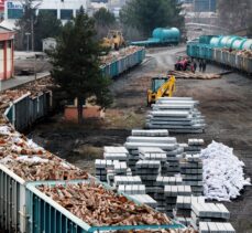 Karabük'te vagonlara yüklenen 1467 ster odun deprem bölgelerine gönderiliyor